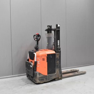 BT SPE 200D Transpaleta electrica cu catarg 1.00T 2.50M 2009 R55709