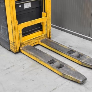 JUNGHEINRICH EJC 216 Transpaleta electrica cu catarg 1.60T 2.40M 2008 T54411