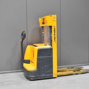 JUNGHEINRICH EJC 214 Electric pallet truck with mast 1.40T 2.50M 2014 B54861