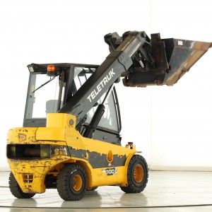 JCB TLT-30-D Telescope Forklift 3.00T 4.00M 2004 M177072