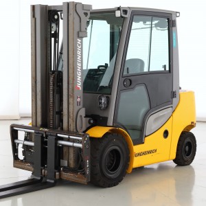JUNGHEINRICH DFG-430-S Stivuitor diesel 3.00T 4.70M 2019 N174369