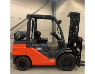 Toyota TONERO 02-8FGF30 Мотокар за LPG