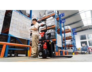 EP F4 Transpaleta electrica 1.5T Promotie - 4.390 LEI