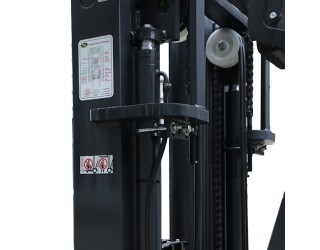 Дизелов мотокар Un-forklift FD35T