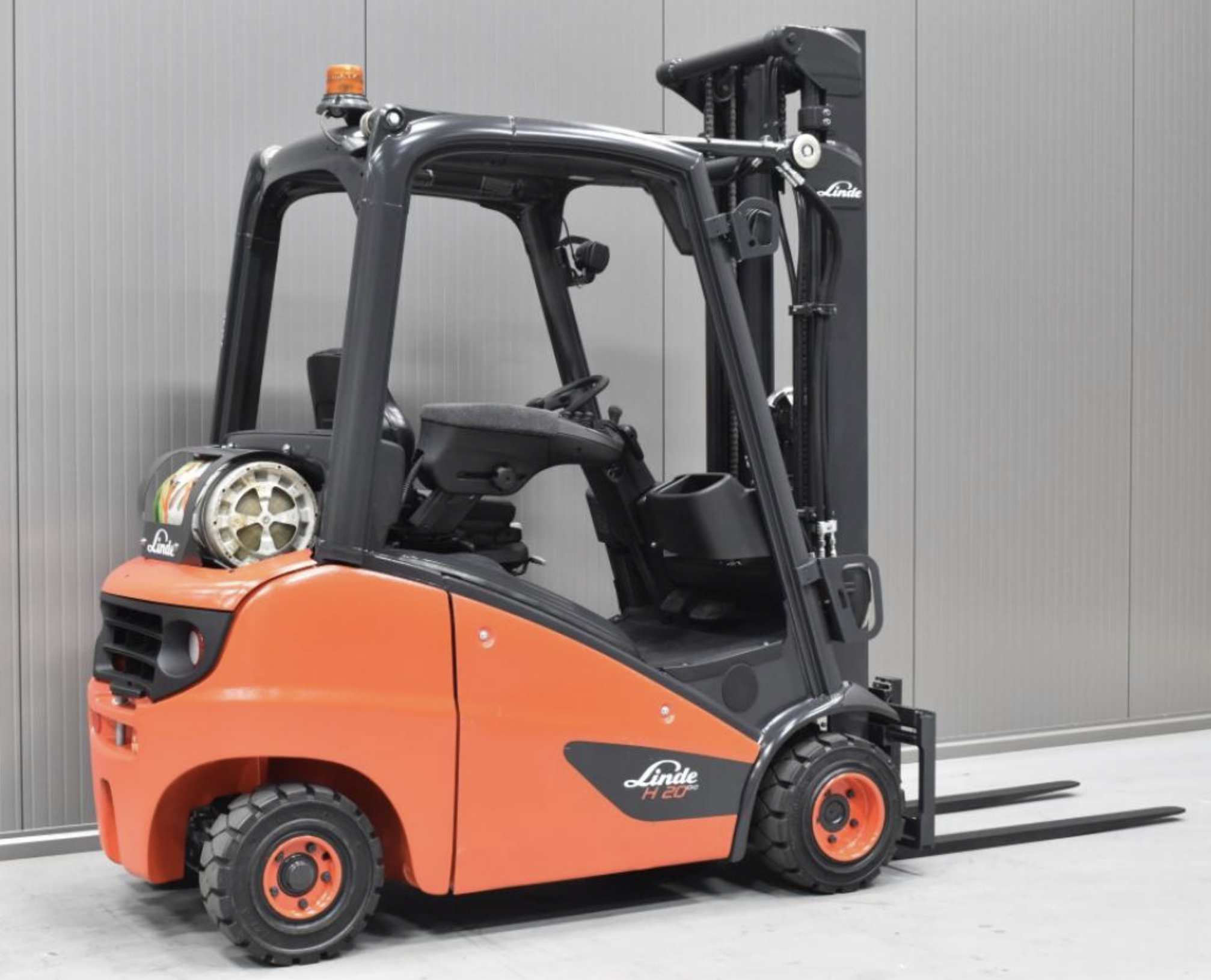 Linde H20 LPG forklift available in stock, compact model for warehouse and outdoor use