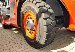 Значението на навременната смяна на гумите на мотокара